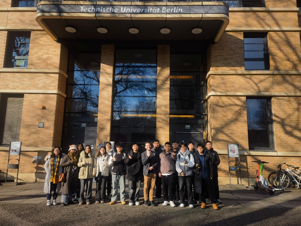 09896a2bfb024285b4a8f4d486cdac05.jpg 09896a2bfb024285b4a8f4d486cdac05.jpg